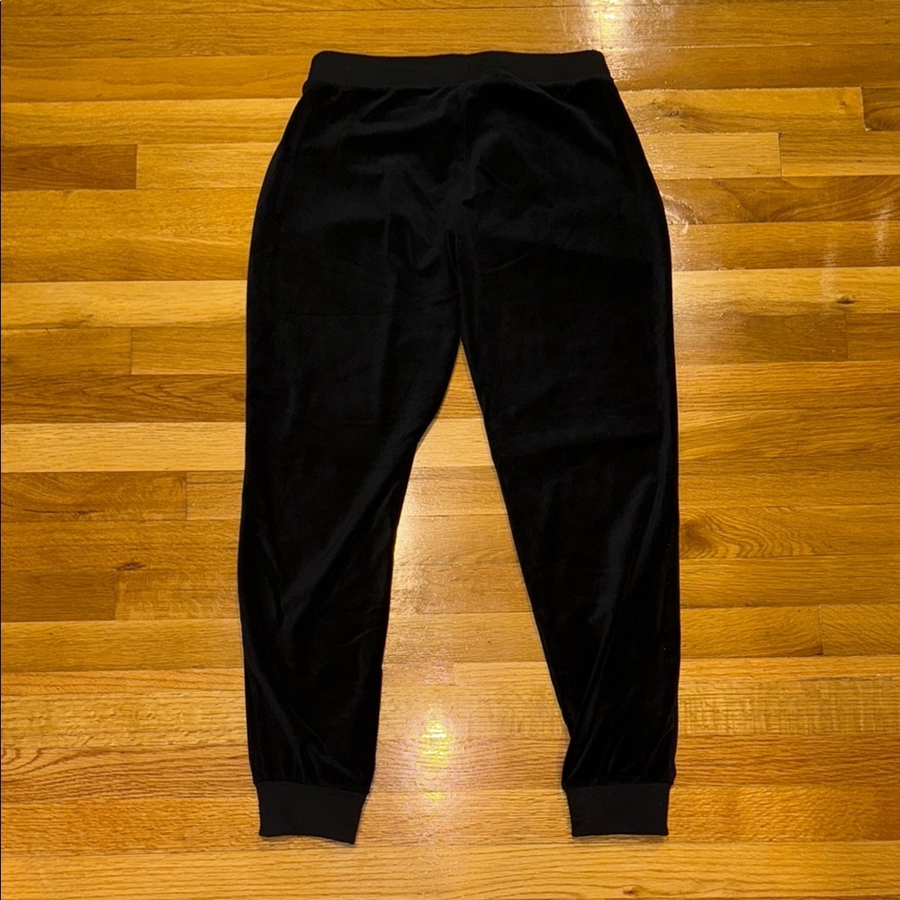 Women’s Juicy Couture Black Velour Sweatpants - Picture 6 of 6